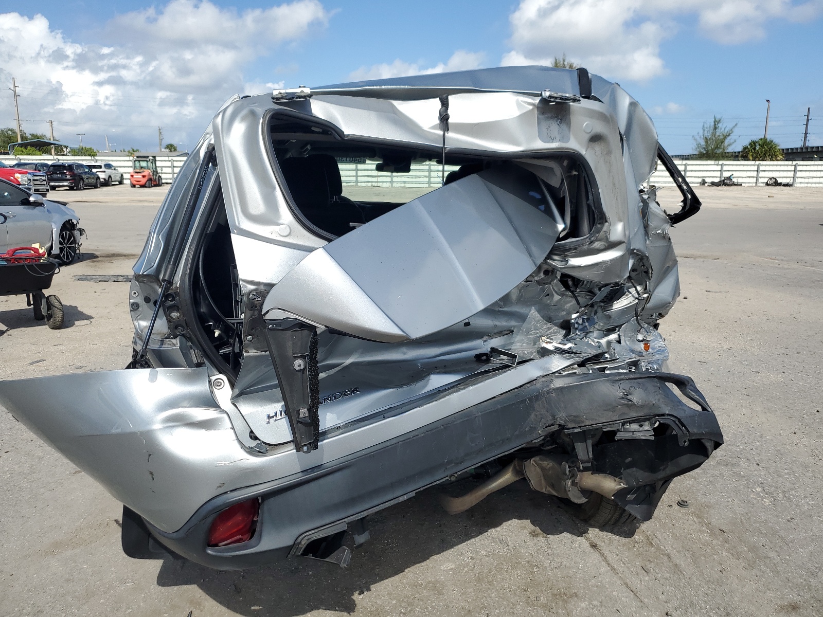 5TDBZRFH7KS971710 2019 Toyota Highlander Le