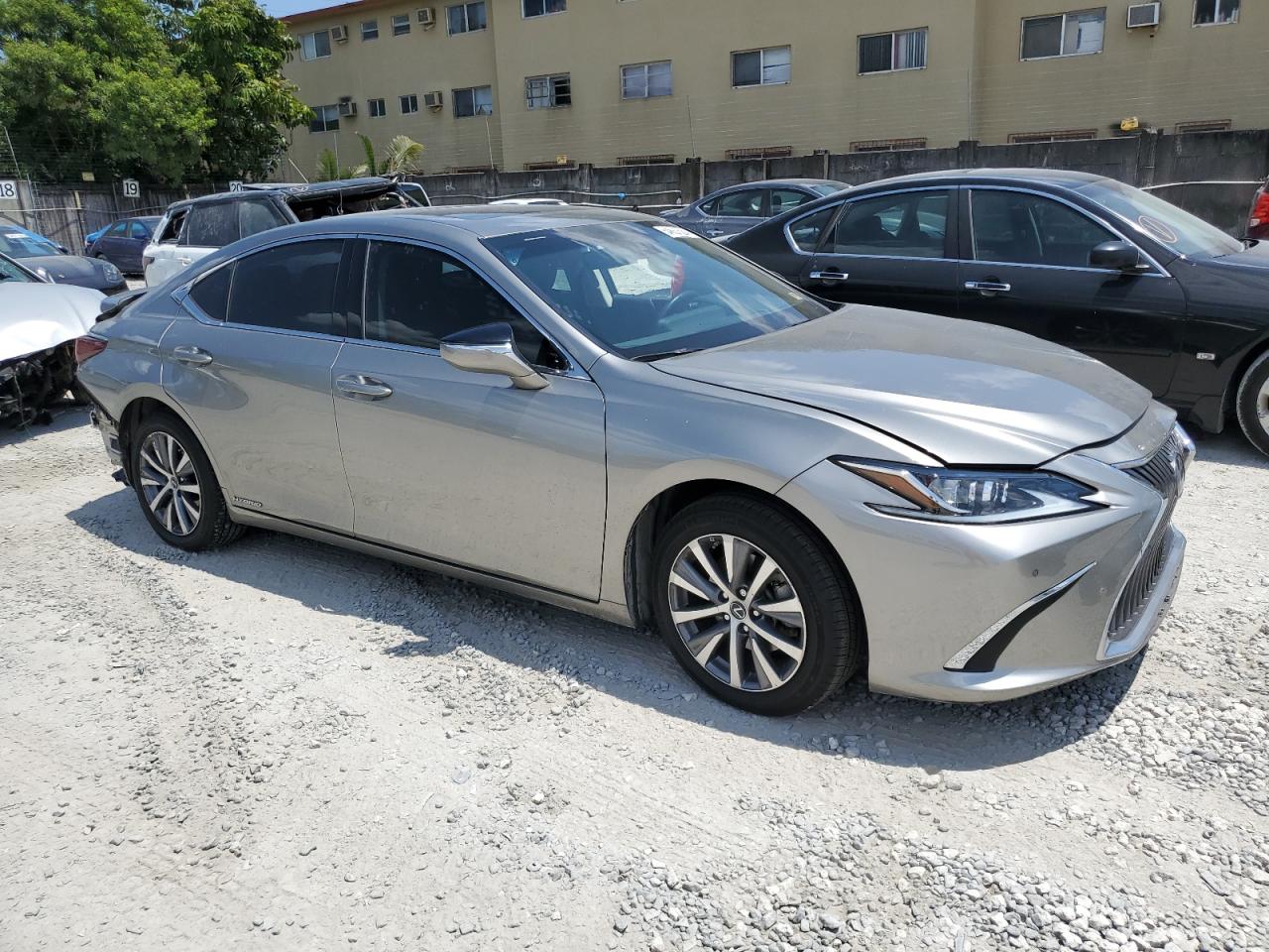 VIN 58ADA1C19MU010733 2021 LEXUS ES300 no.4