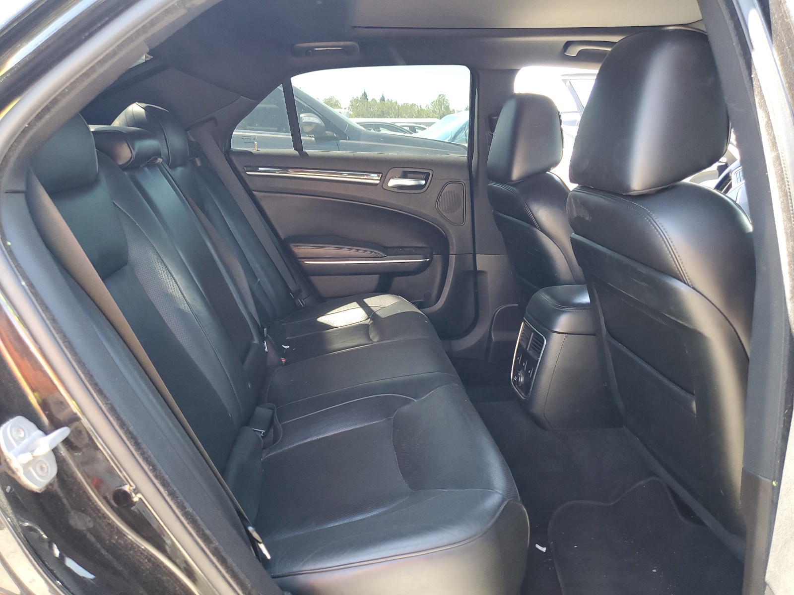 2C3CA6CT7BH528043 2011 Chrysler 300C