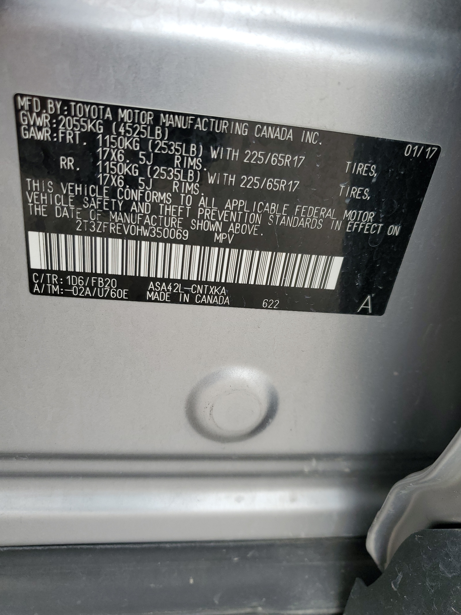 2T3ZFREV0HW350069 2017 Toyota Rav4 Le