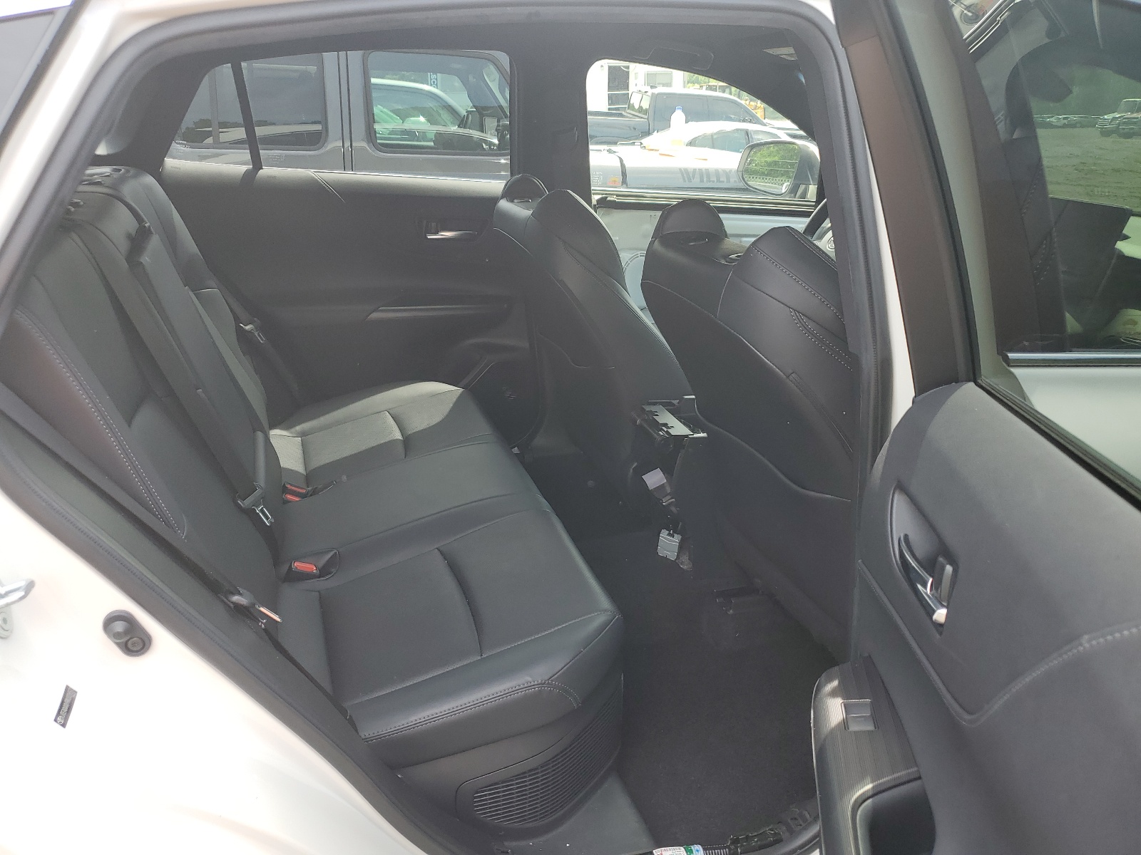 JTEAAAAH9MJ026572 2021 Toyota Venza Le