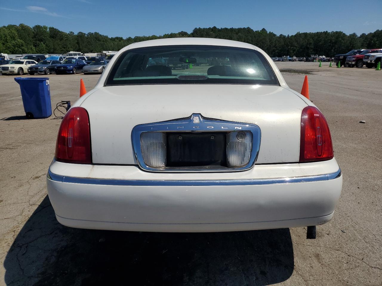 1LNHM82W7YY899794 2000 Lincoln Town Car Signature