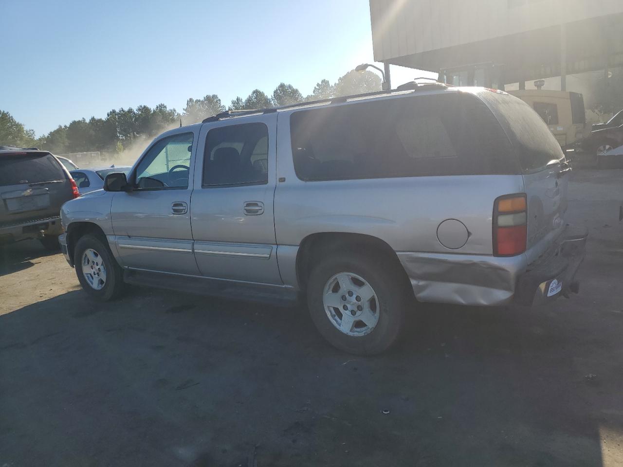 2004 Chevrolet Suburban - Image 2