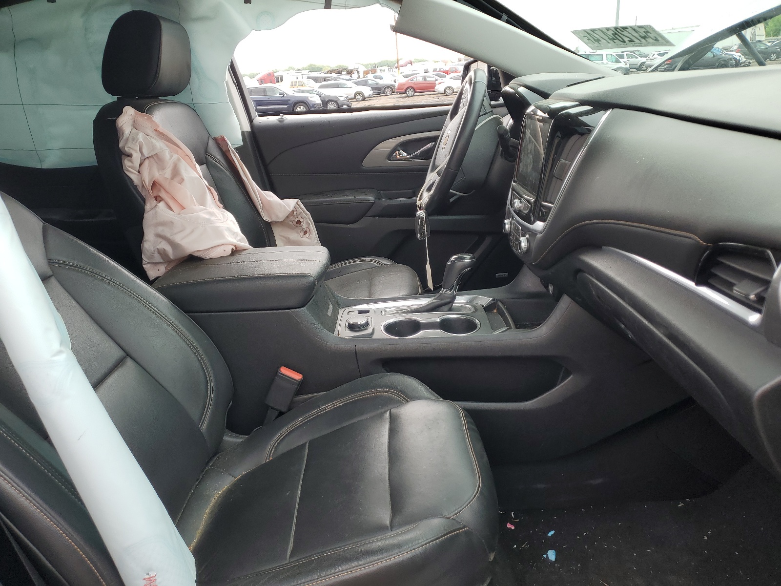 1GNERHKW4KJ310068 2019 Chevrolet Traverse Lt