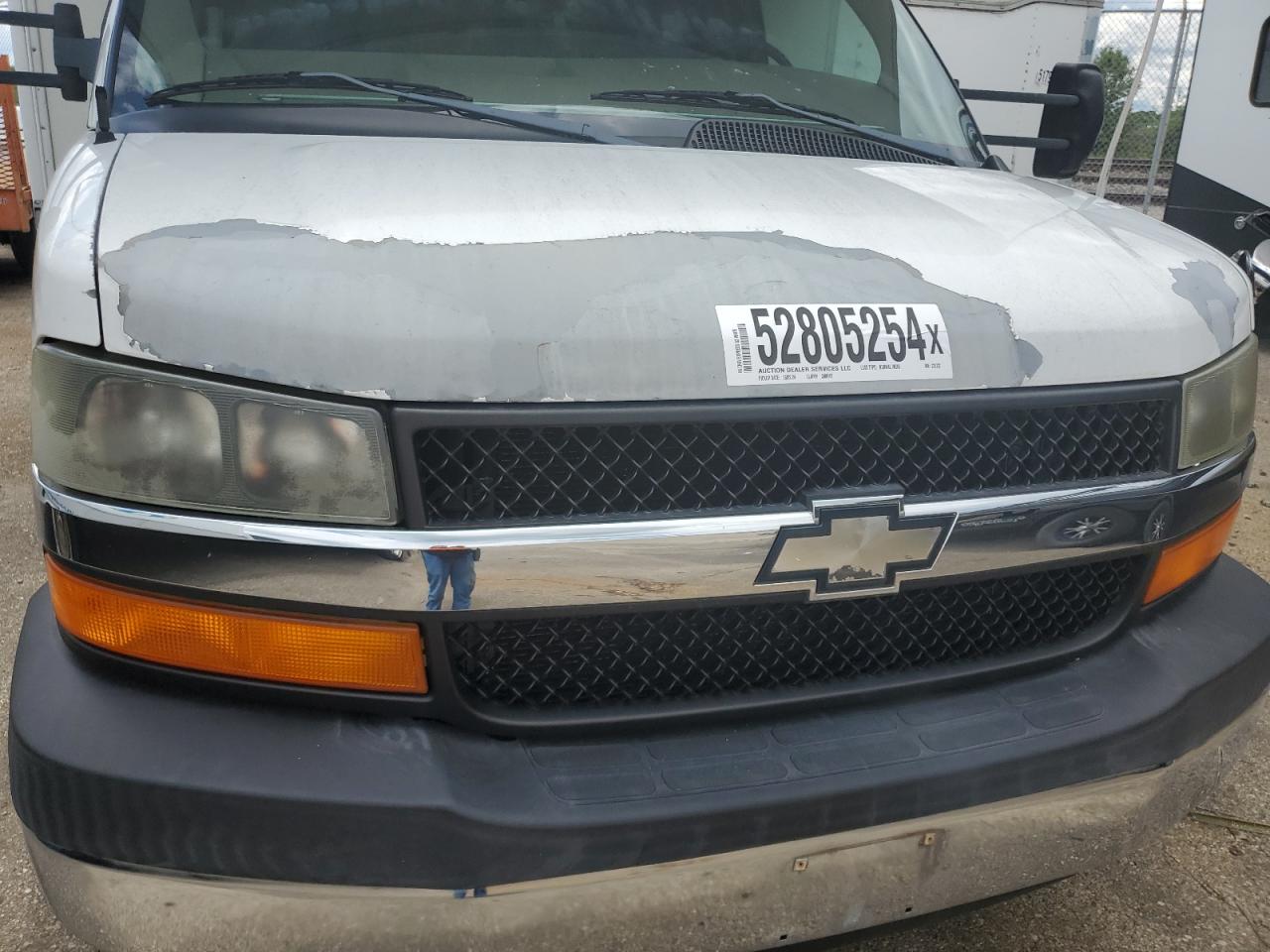 2004 Chevrolet Express G3500 VIN: 1GBJG31U741228732 Lot: 52805254