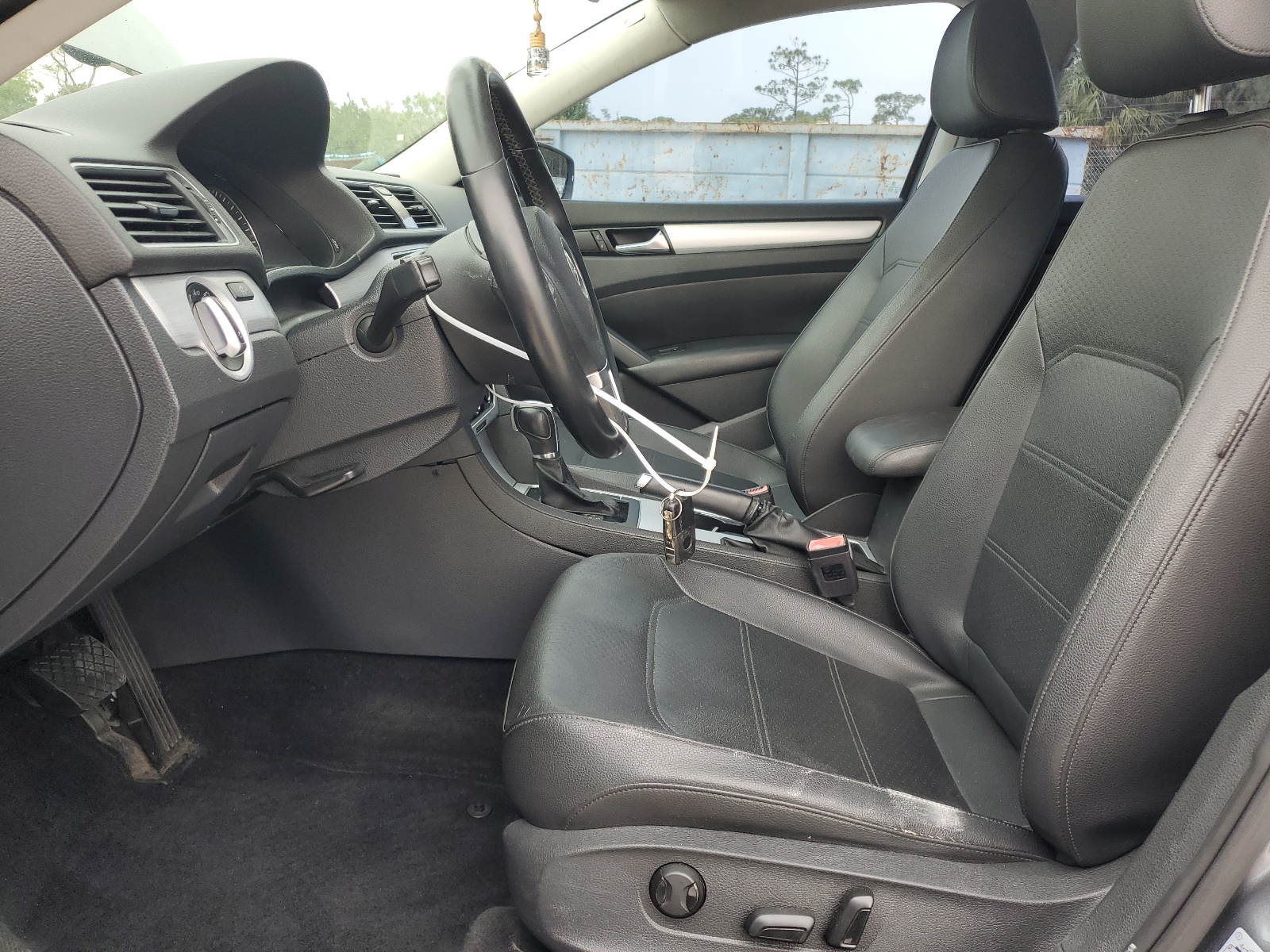 1VWBP7A3XDC034230 2013 Volkswagen Passat Se