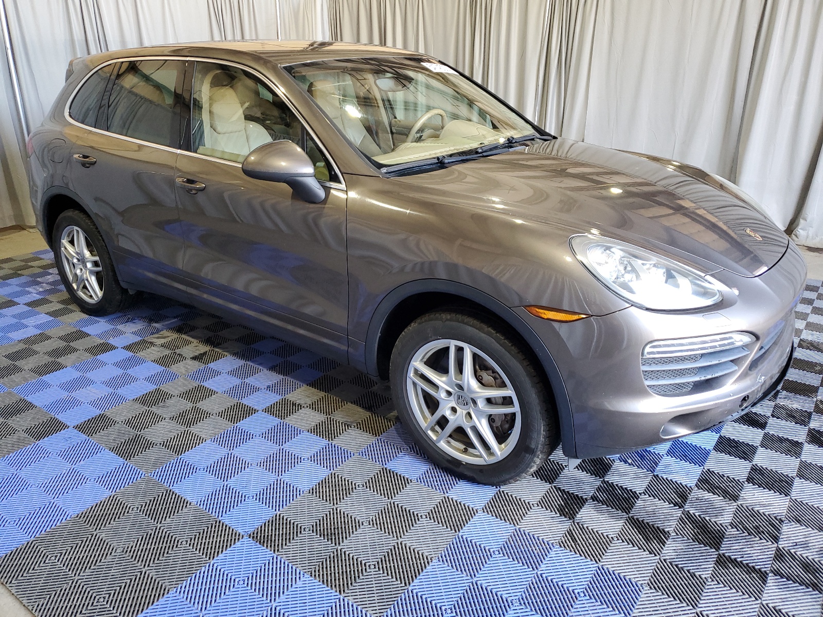 2012 Porsche Cayenne S vin: WP1AB2A23CLA45185