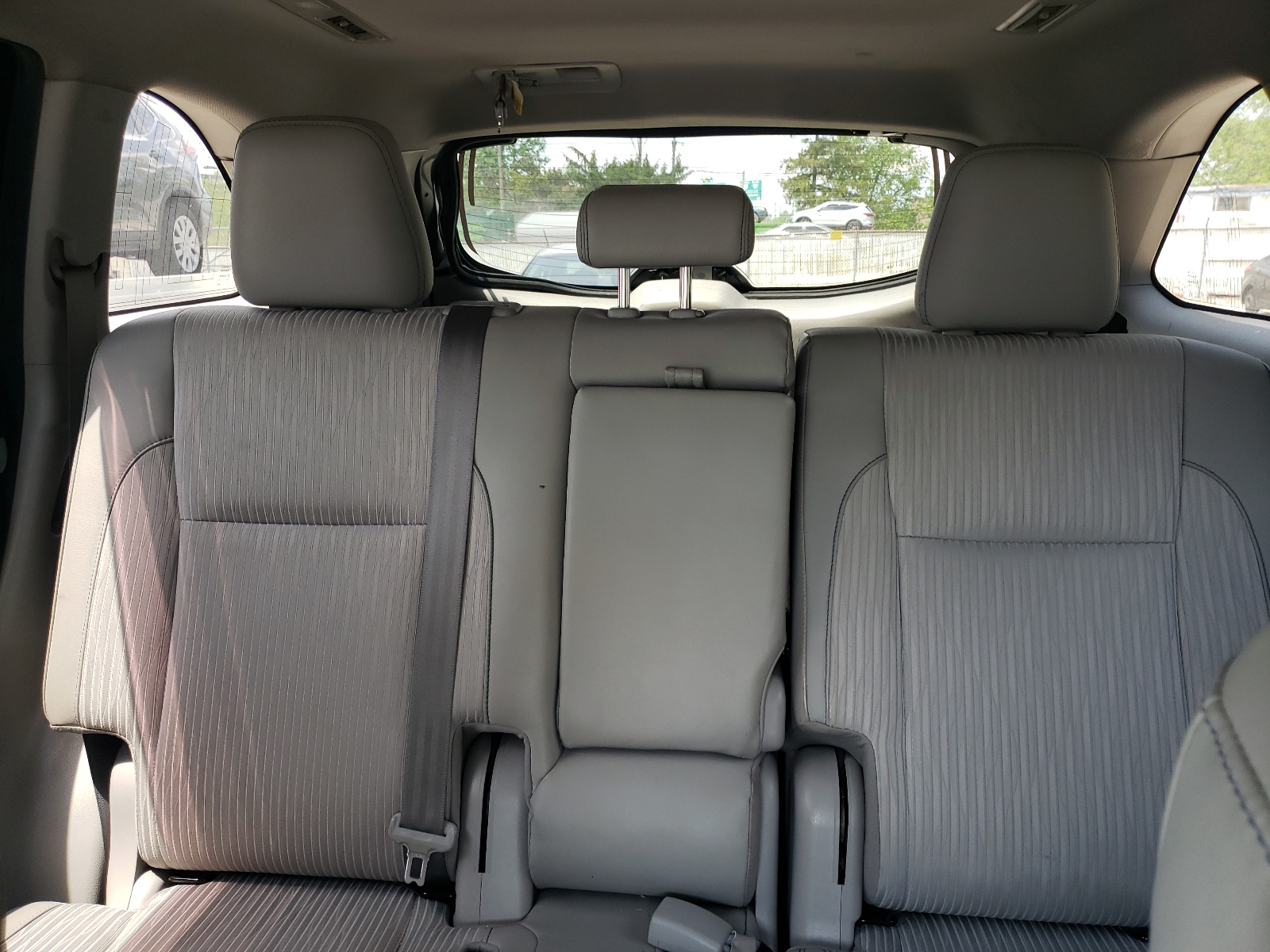 5TDBZRFH4HS457922 2017 Toyota Highlander Le