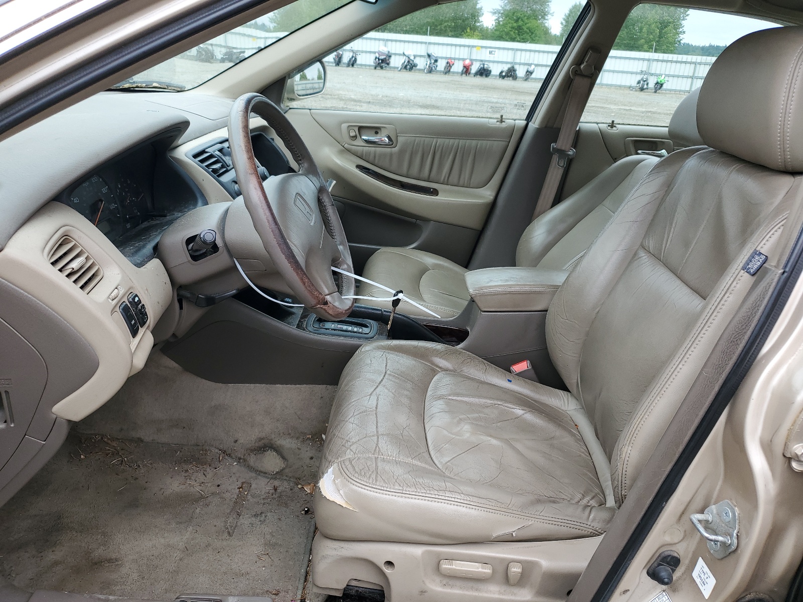 1HGCG5666YA035098 2000 Honda Accord Ex