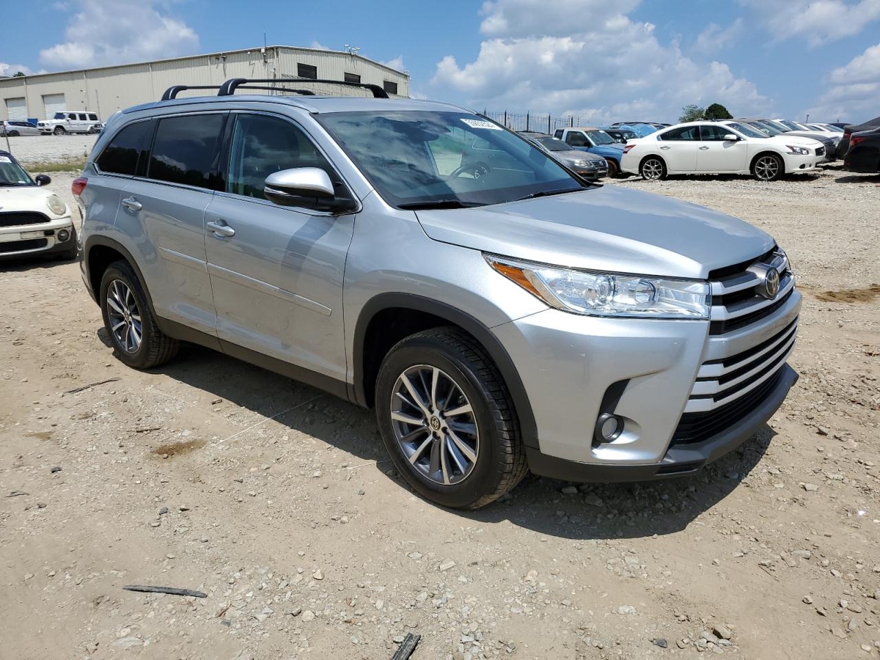 5TDKZRFH6KS369705 2019 Toyota Highlander Se