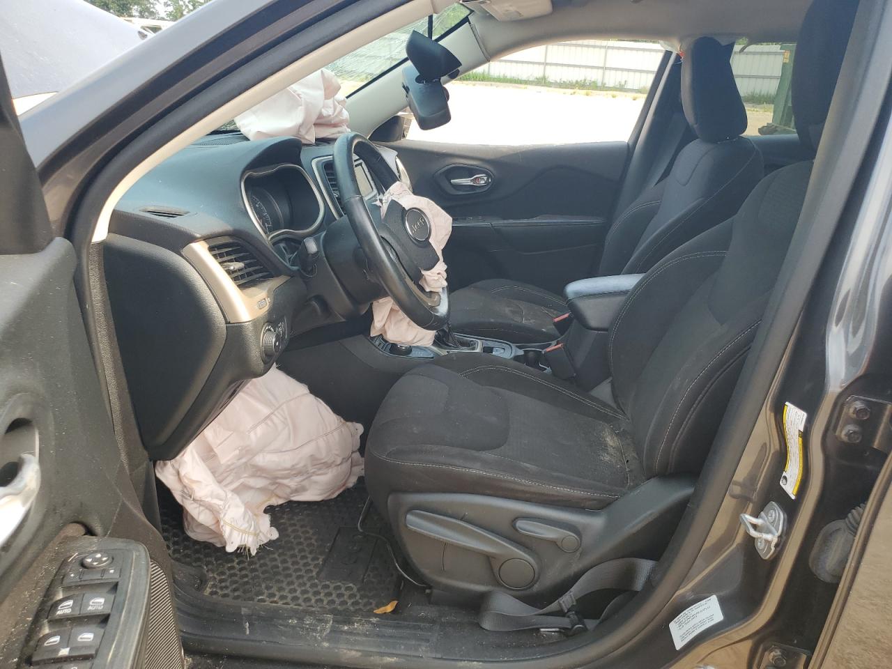 2015 Jeep Cherokee Latitude VIN: 1C4PJMCB4FW652139 Lot: 80793465