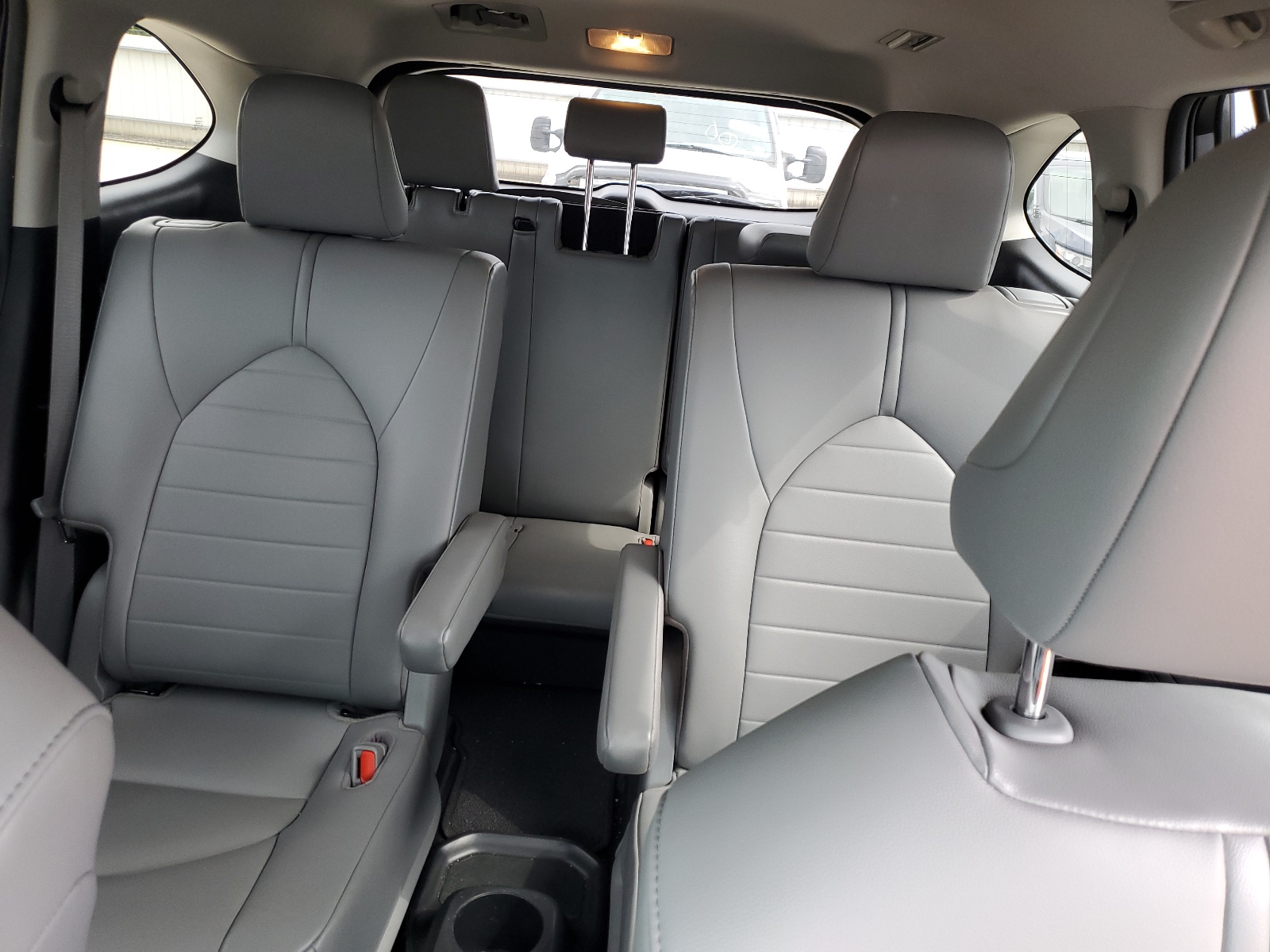 5TDGZRAHXMS062778 2021 Toyota Highlander Xle