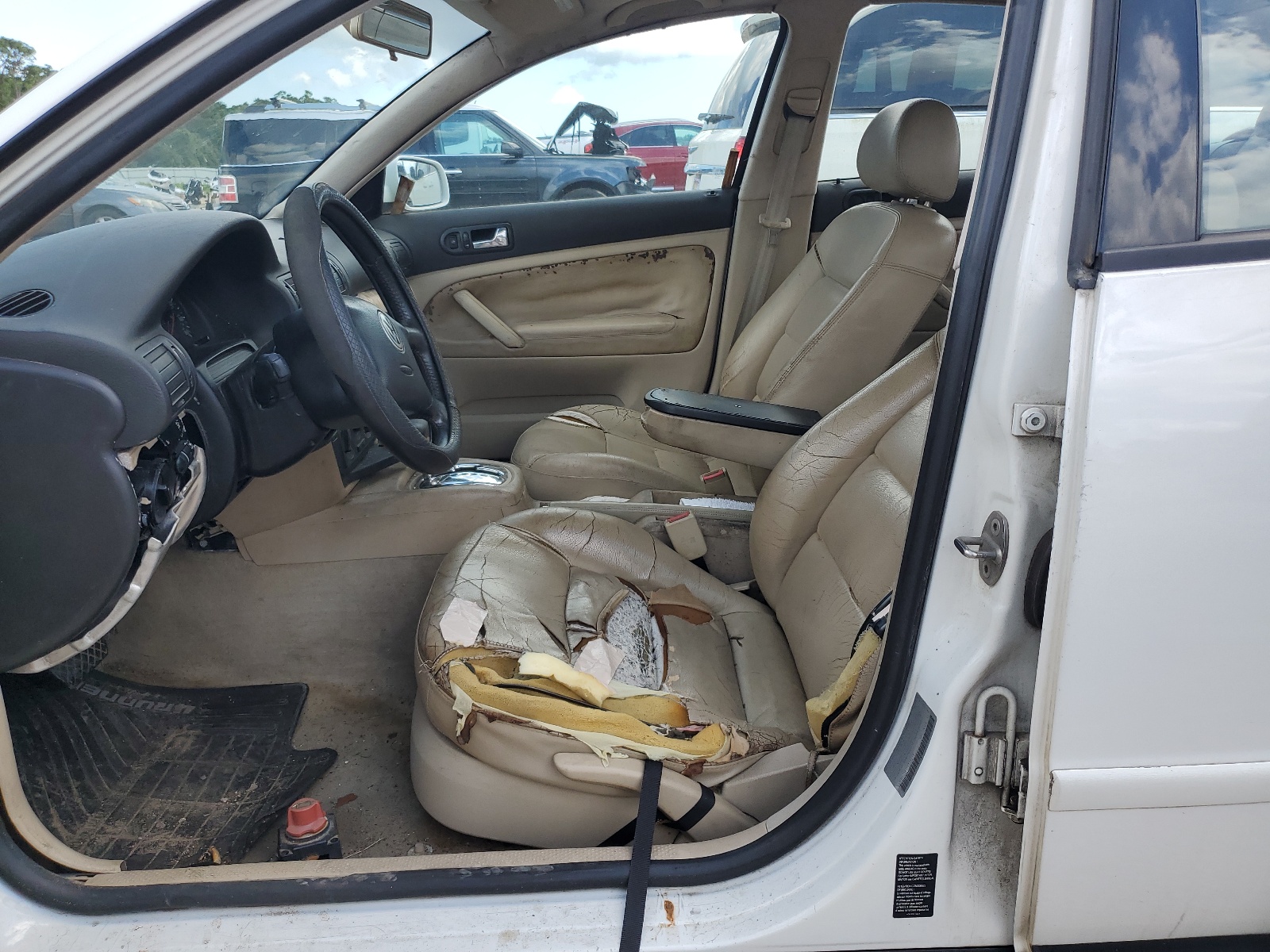 WVWMA23B7YP179213 2000 Volkswagen Passat Gls