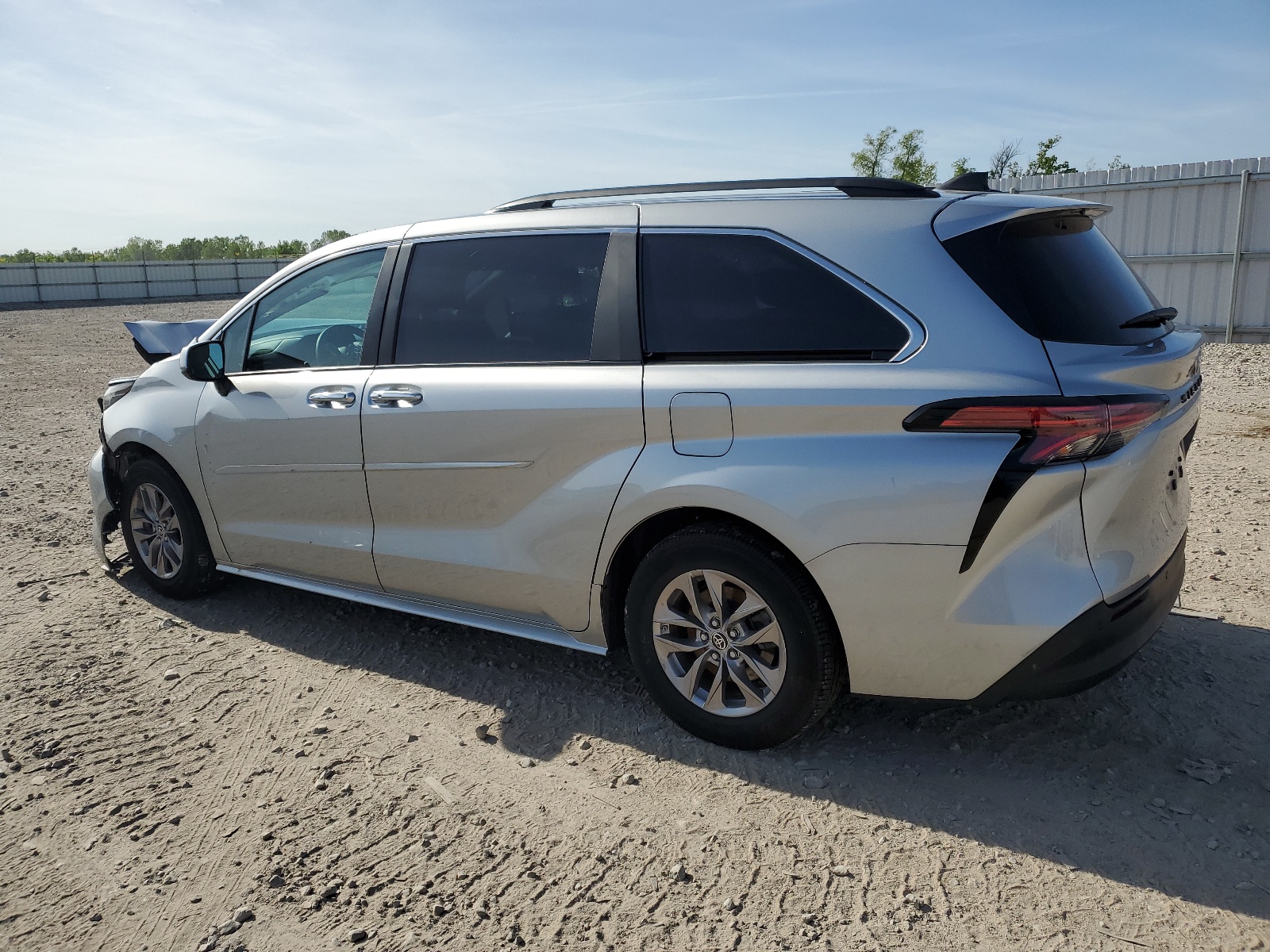 2022 Toyota Sienna Xle vin: 5TDYRKEC1NS114973