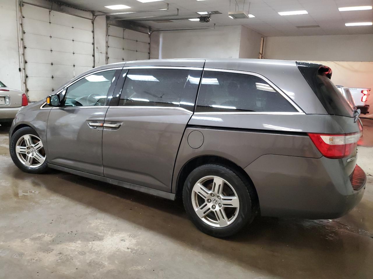 2011 Honda Odyssey - Image 2