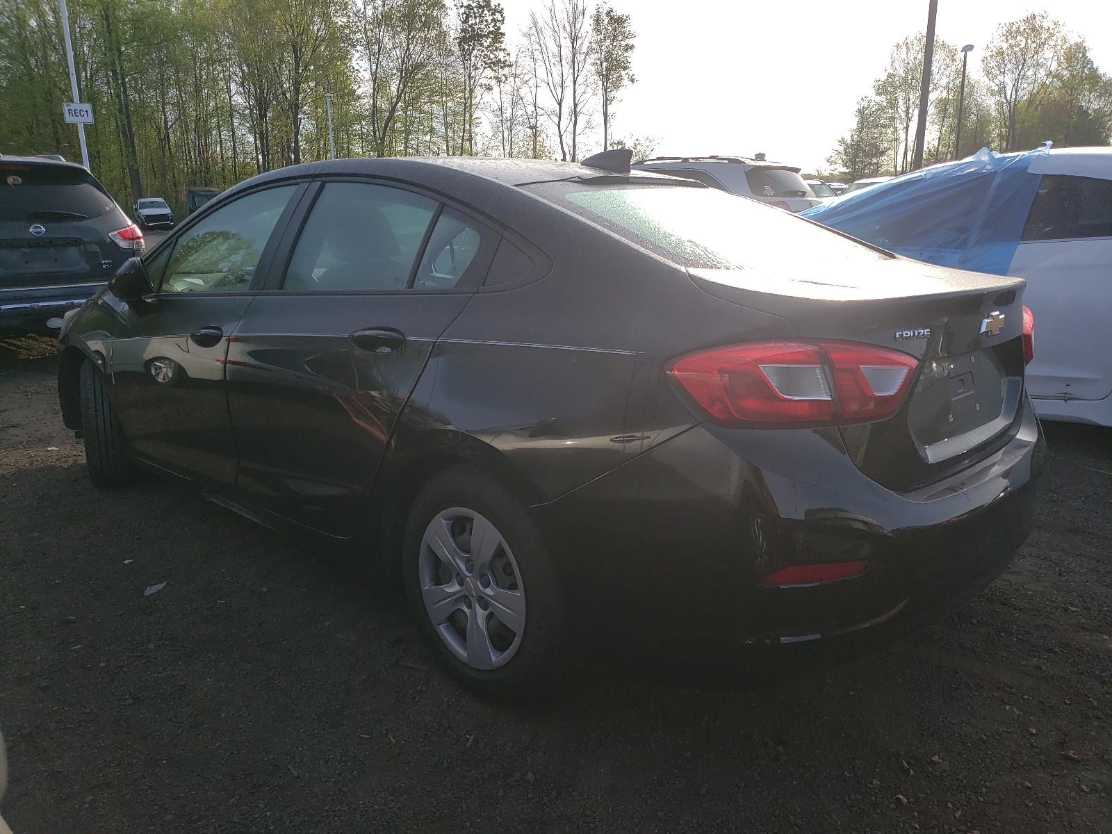 2018 Chevrolet Cruze Ls vin: 1G1BC5SM2J7225714