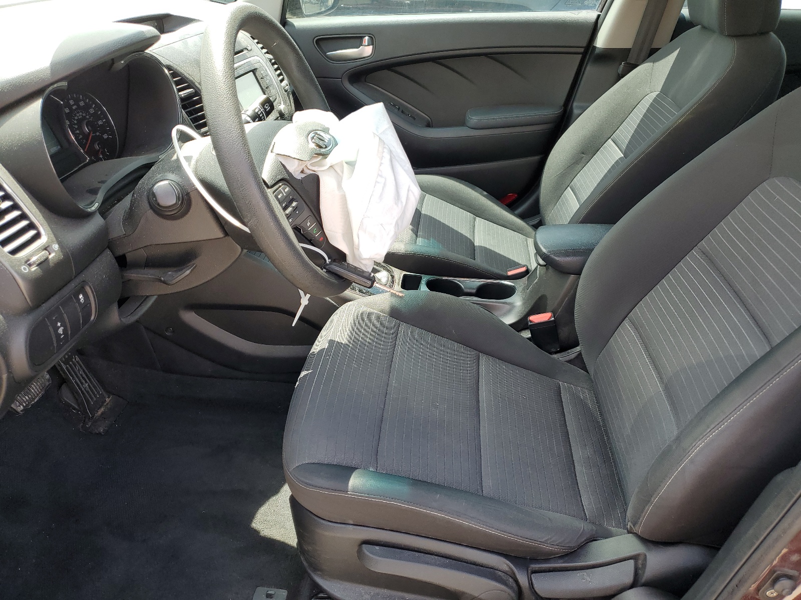 3KPFL4A71HE110501 2017 Kia Forte Lx