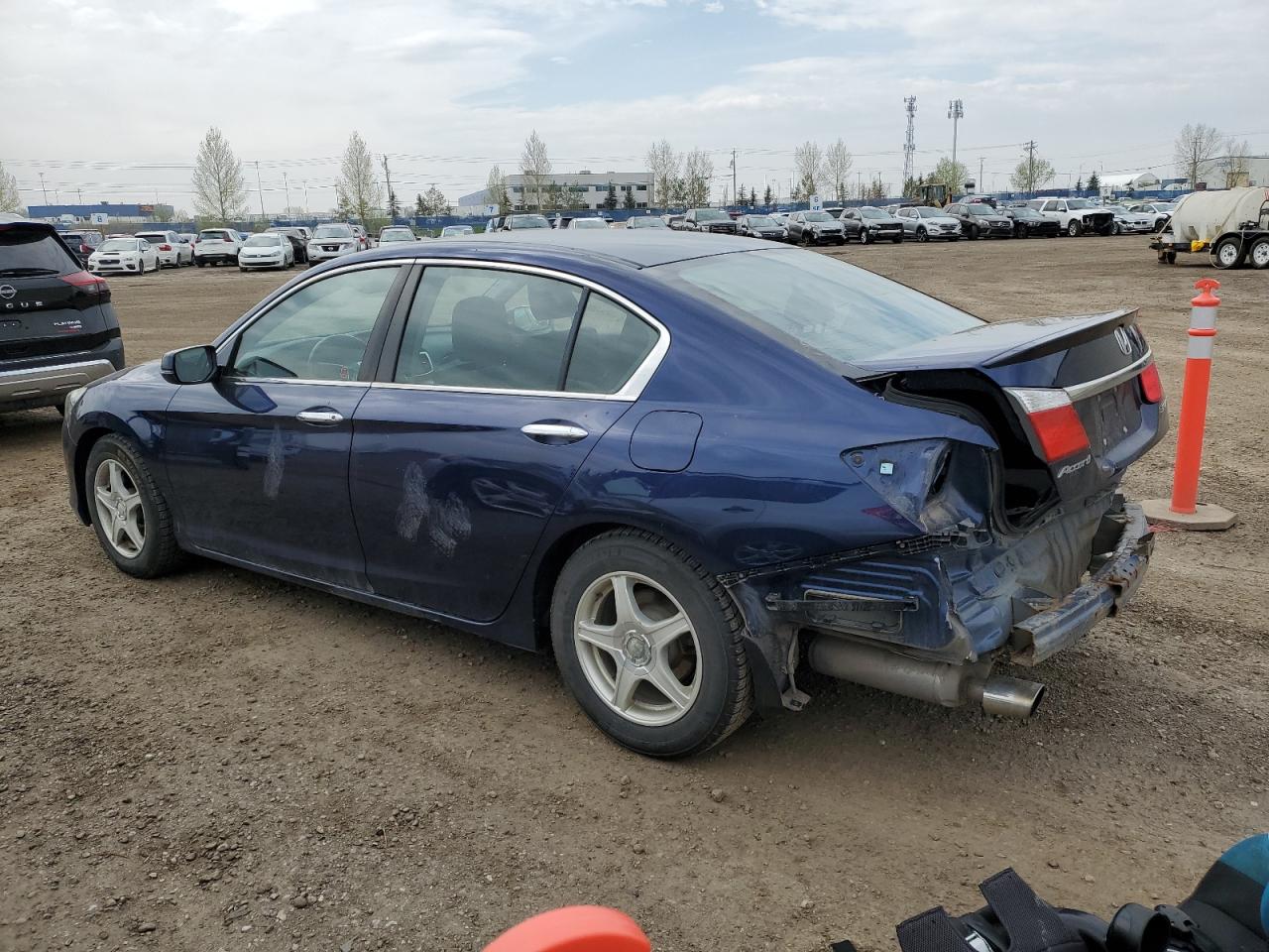 1HGCR2F57FA804995 2015 HONDA ACCORD - Image 2