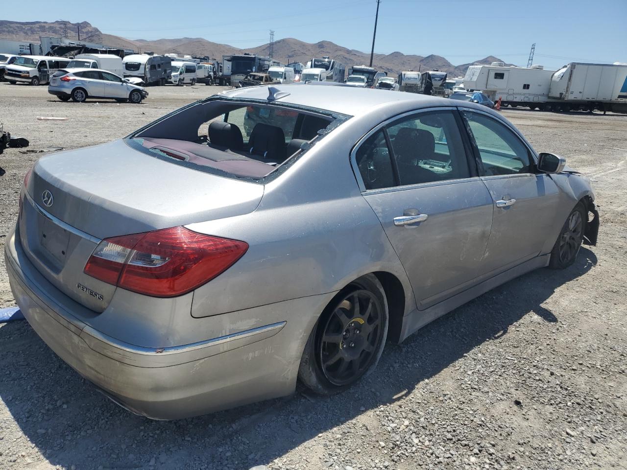 2013 Hyundai Genesis 3.8L VIN: KMHGC4DD1DU212622 Lot: 55380964