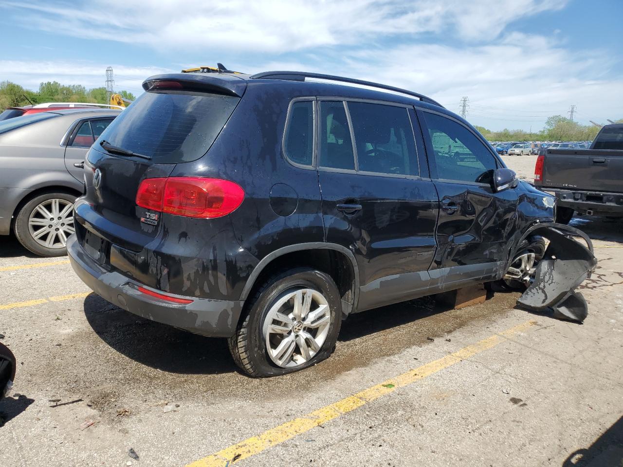 2017 Volkswagen Tiguan - Image 3