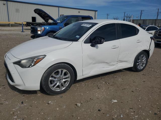 Седаны TOYOTA YARIS 2017 Белый