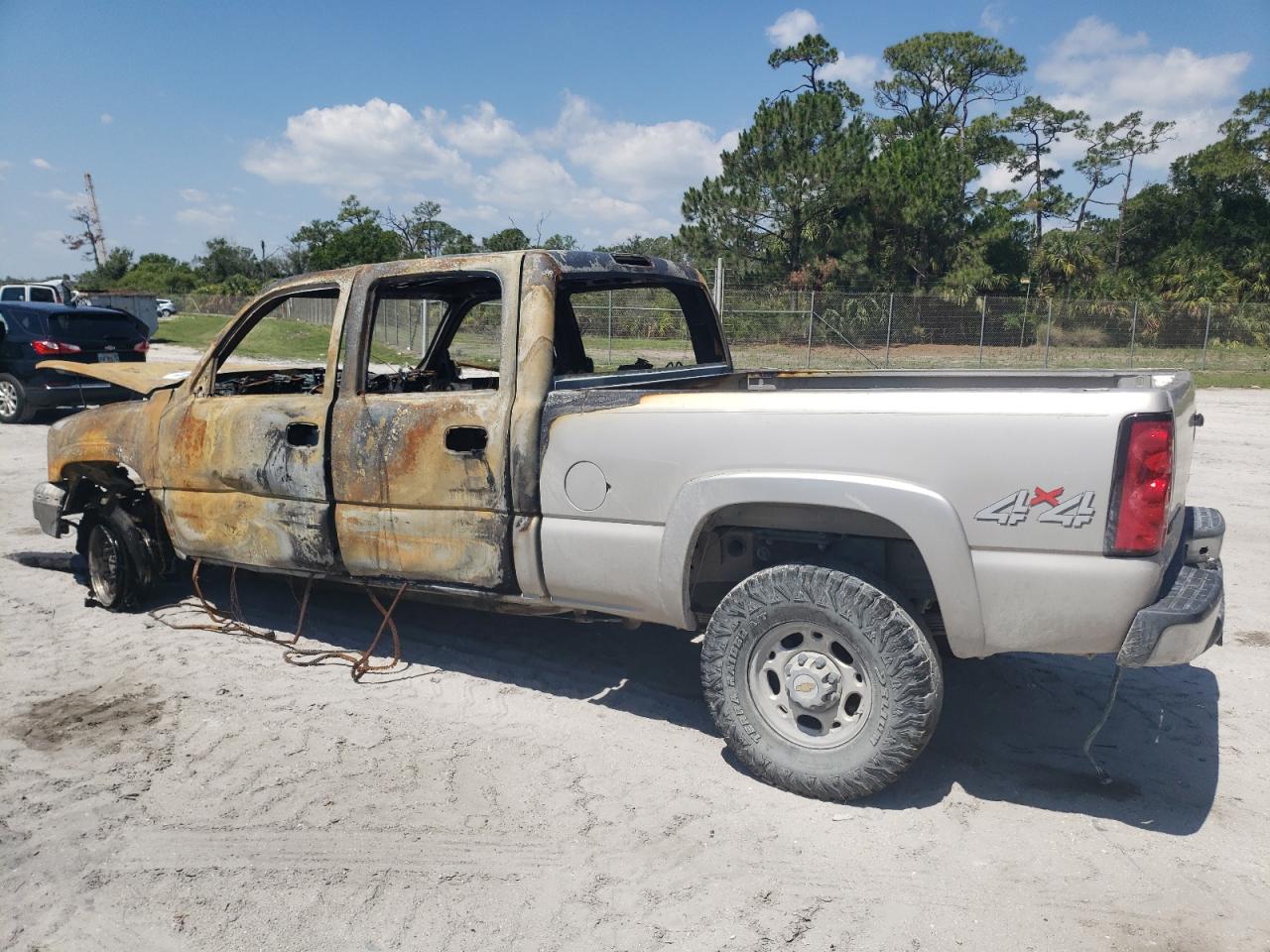 2004 Chevrolet Silverado K2500 Heavy Duty VIN: 1GCHK23284F245170 Lot: 57620254