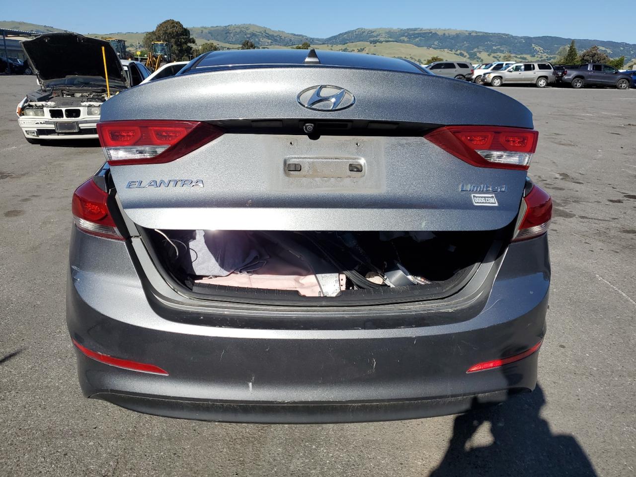 KMHD84LFXJU546165 2018 Hyundai Elantra Sel