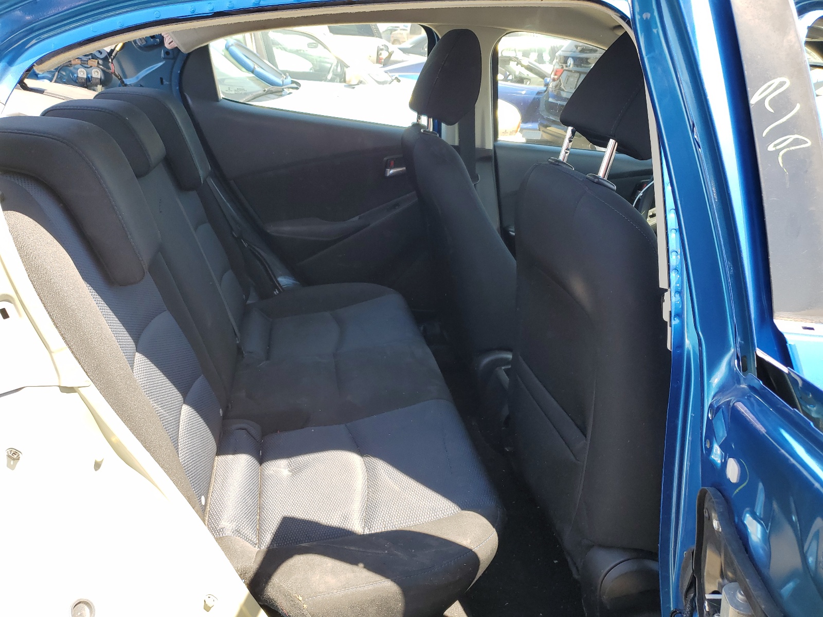 3MYDLBYV8JY313519 2018 Toyota Yaris Ia