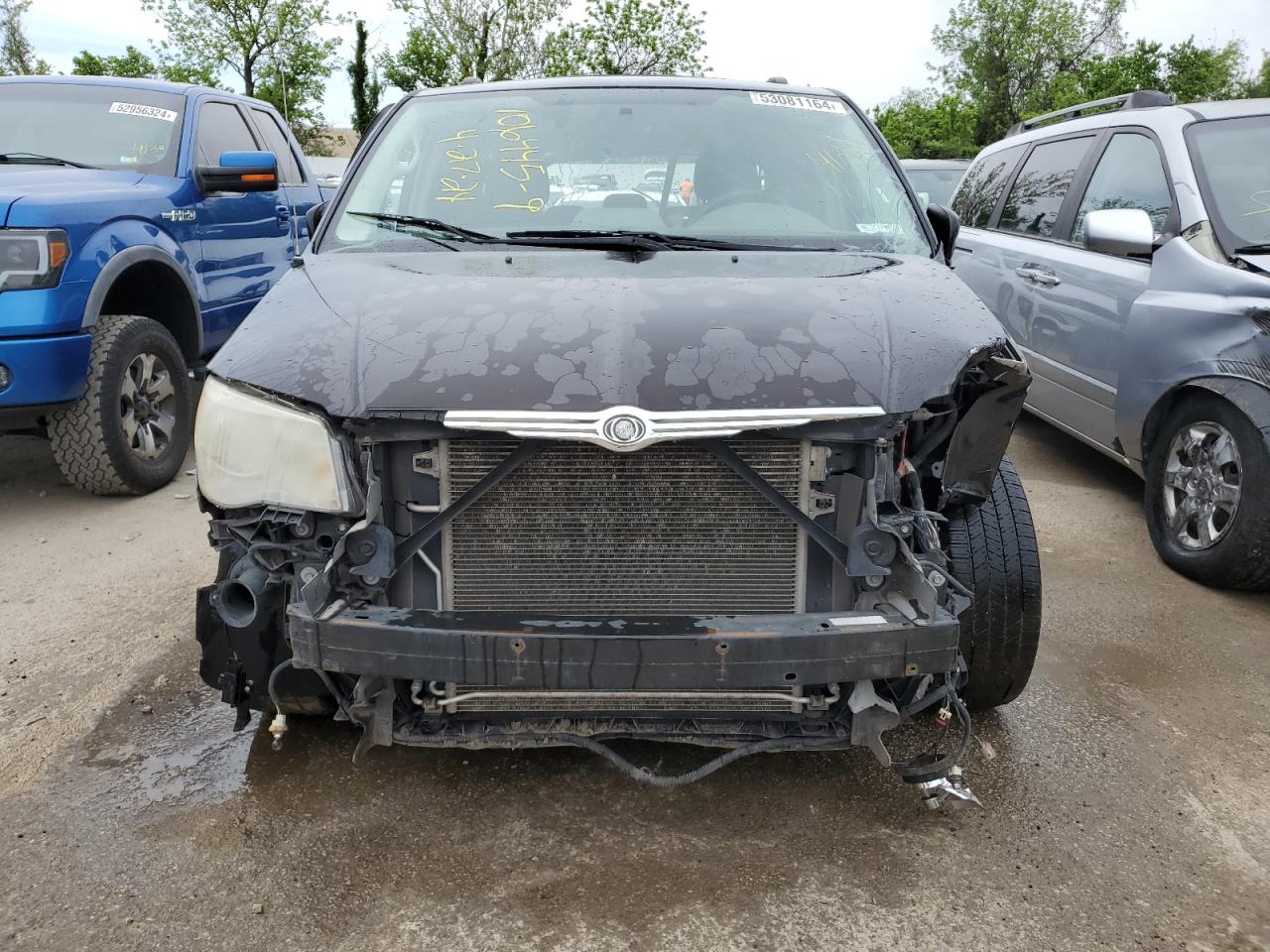 2010 Chrysler Town & Country - Image 5