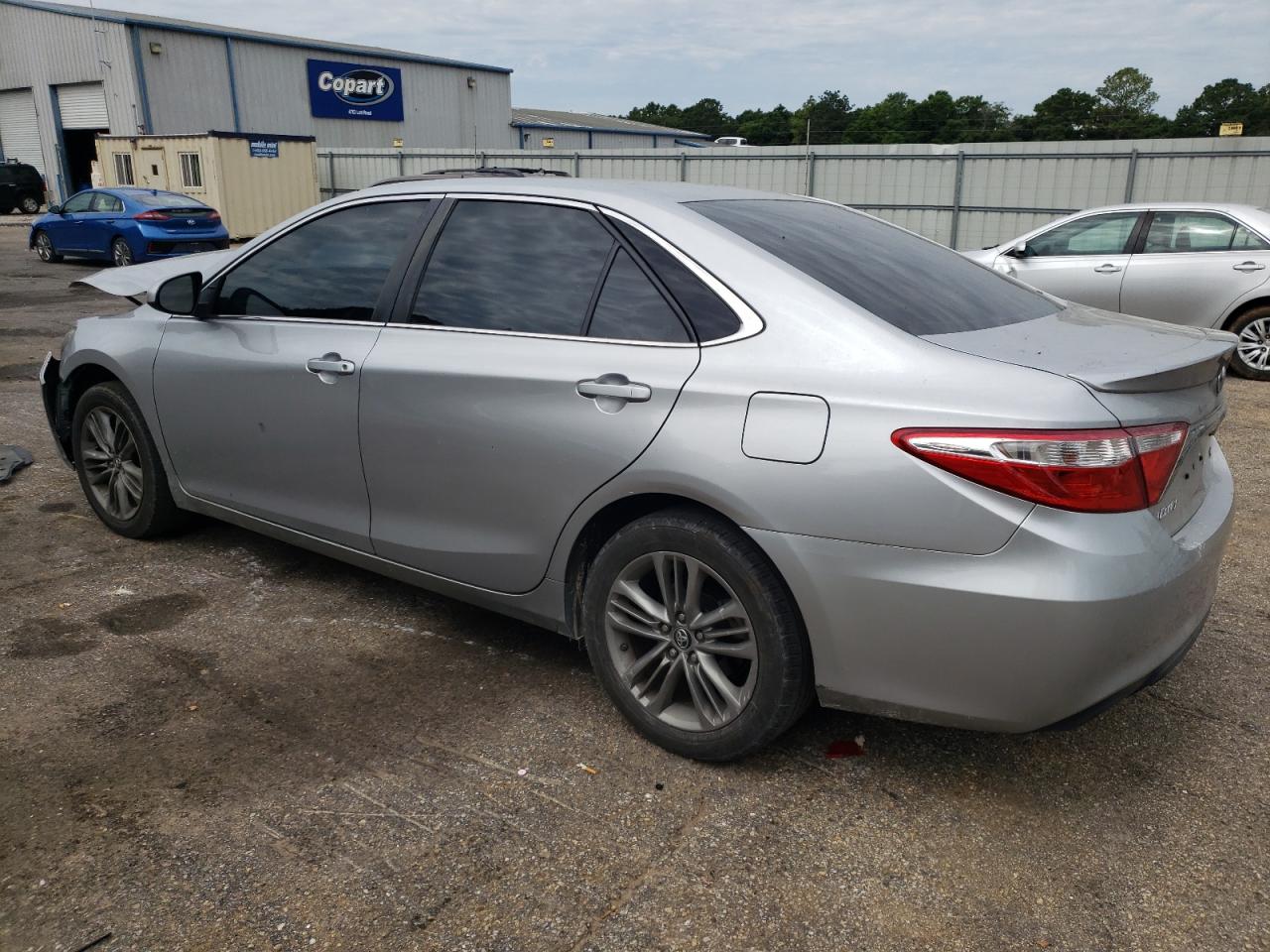 4T1BF1FK3HU320404 2017 TOYOTA CAMRY - Image 2