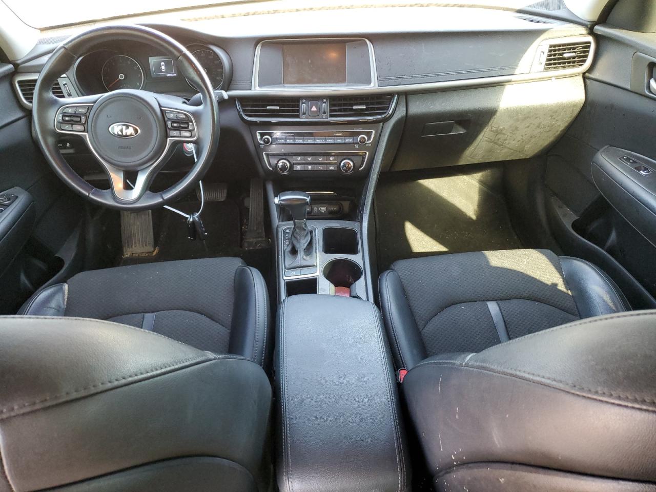 5XXGT4L3XJG204453 2018 Kia Optima Lx