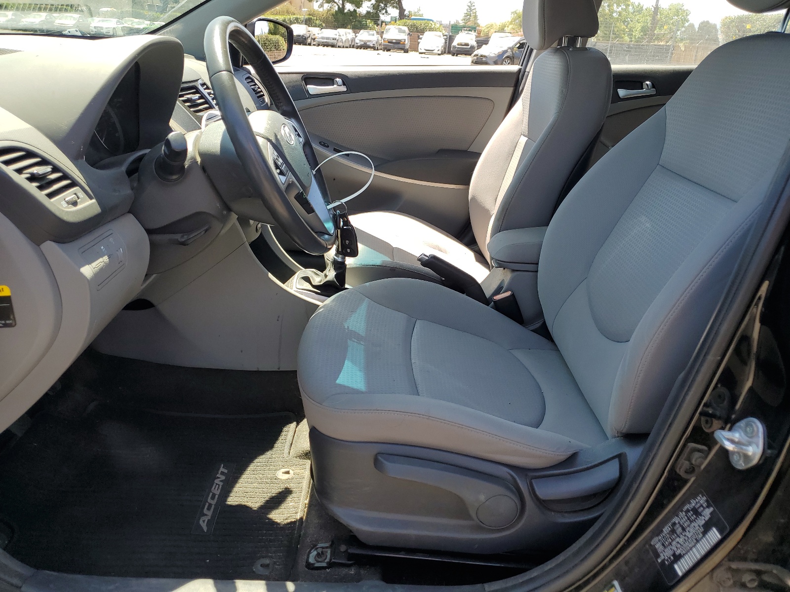 KMHCU5AEXFU227332 2015 Hyundai Accent Gls