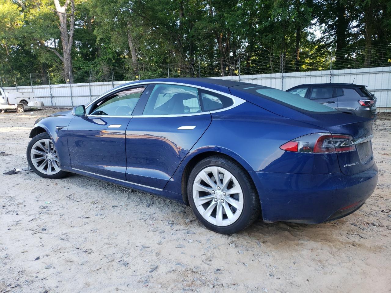 5YJSA1E25HF199677 2017 TESLA MODEL S - Image 2