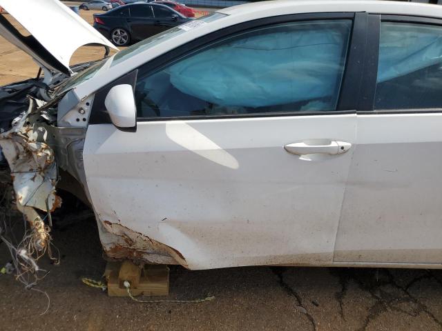 Седаны TOYOTA COROLLA 2015 Белый