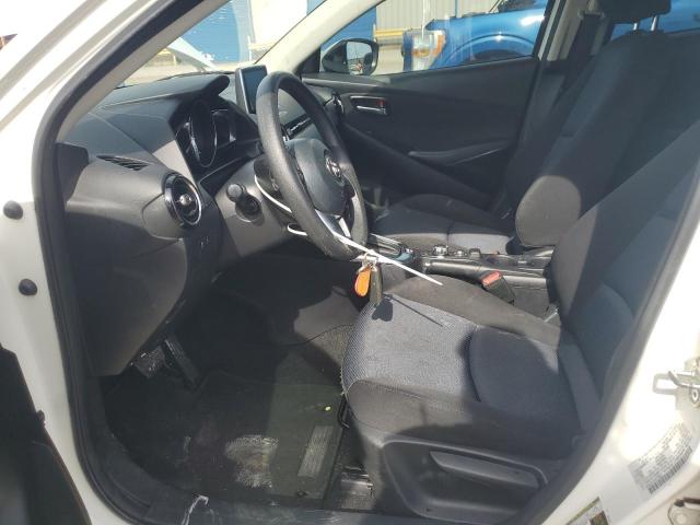 Седаны TOYOTA YARIS 2017 Белый