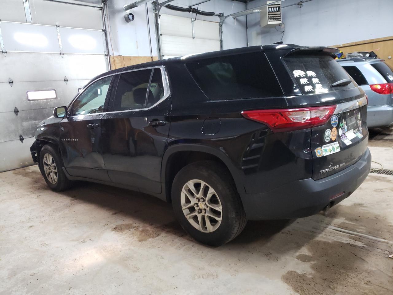 1GNEVFKWXJJ113632 2018 CHEVROLET TRAVERSE - Image 2