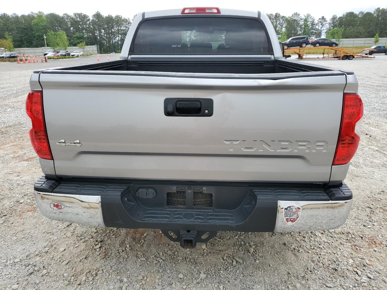 5TFDW5F17KX810975 2019 Toyota Tundra Crewmax Sr5