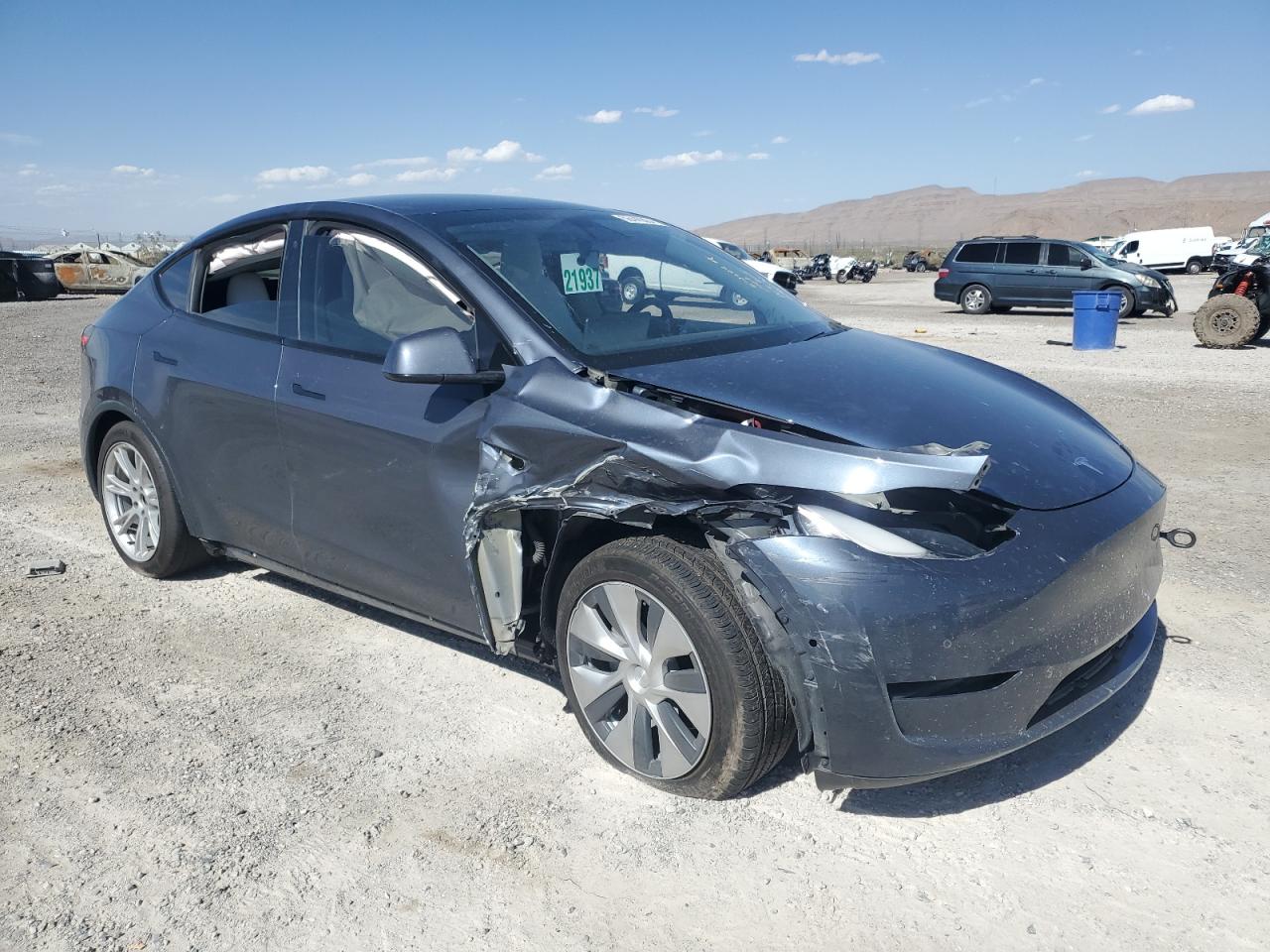 5YJYGDEE8LF020562 Tesla Model Y  4