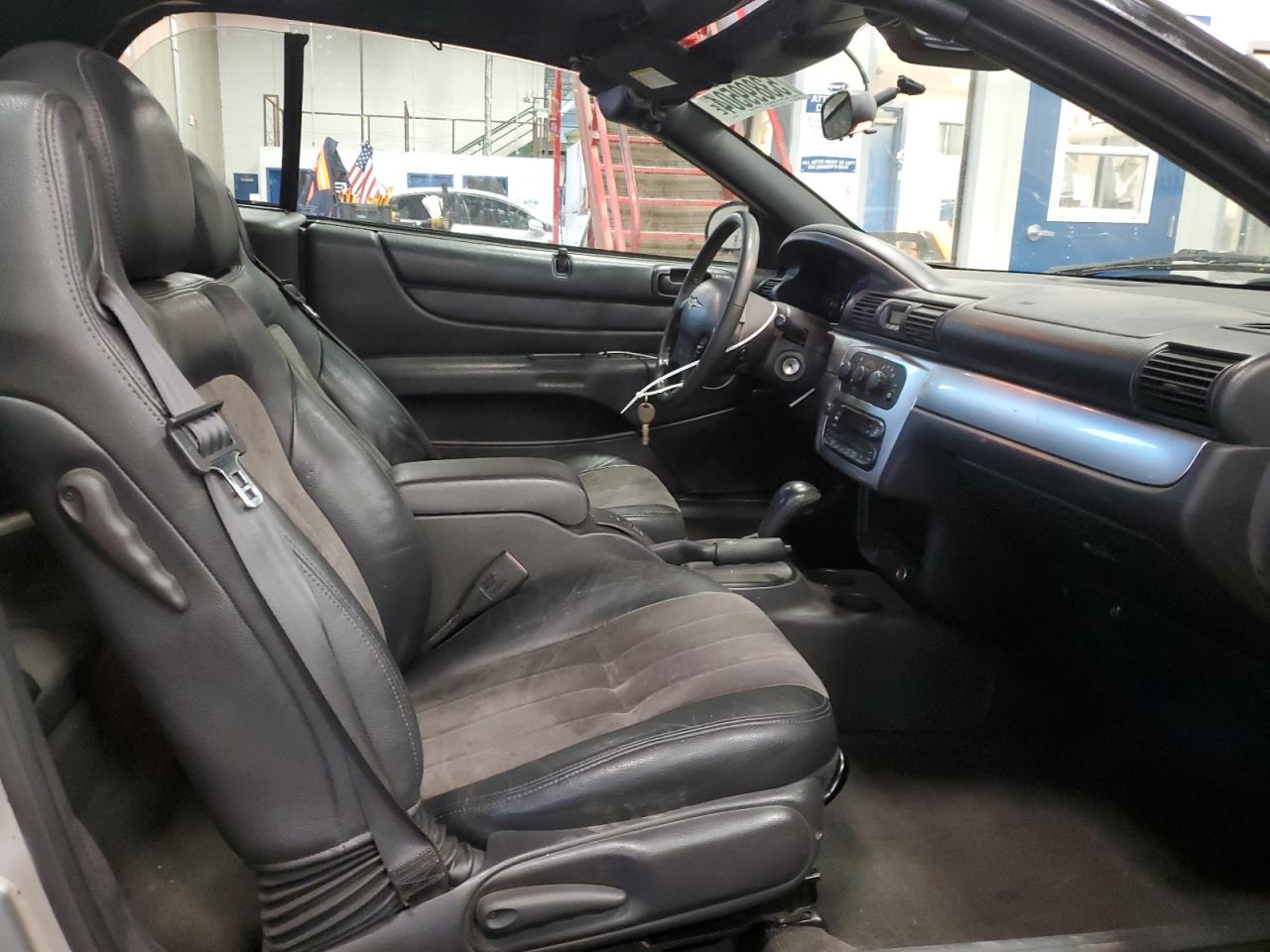 2005 Chrysler Sebring - Image 7