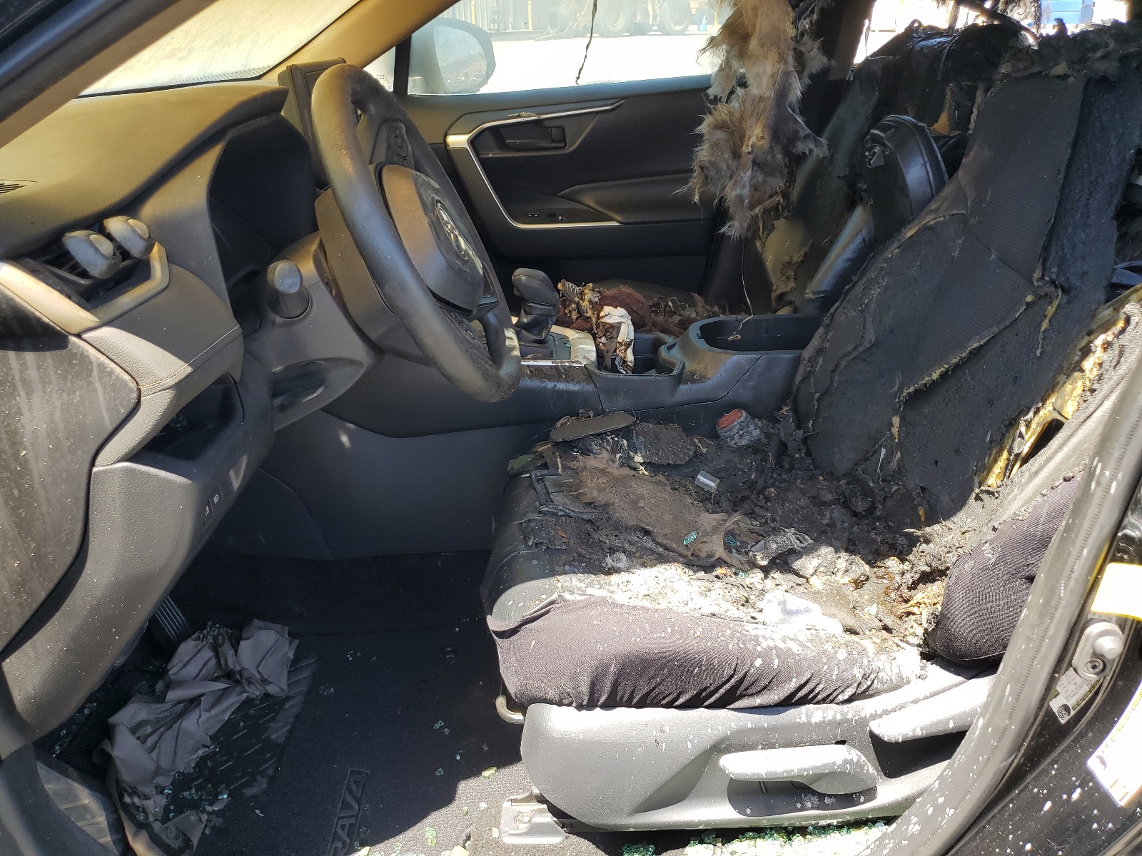 2T3K1RFVXKC019247 2019 Toyota Rav4 Le