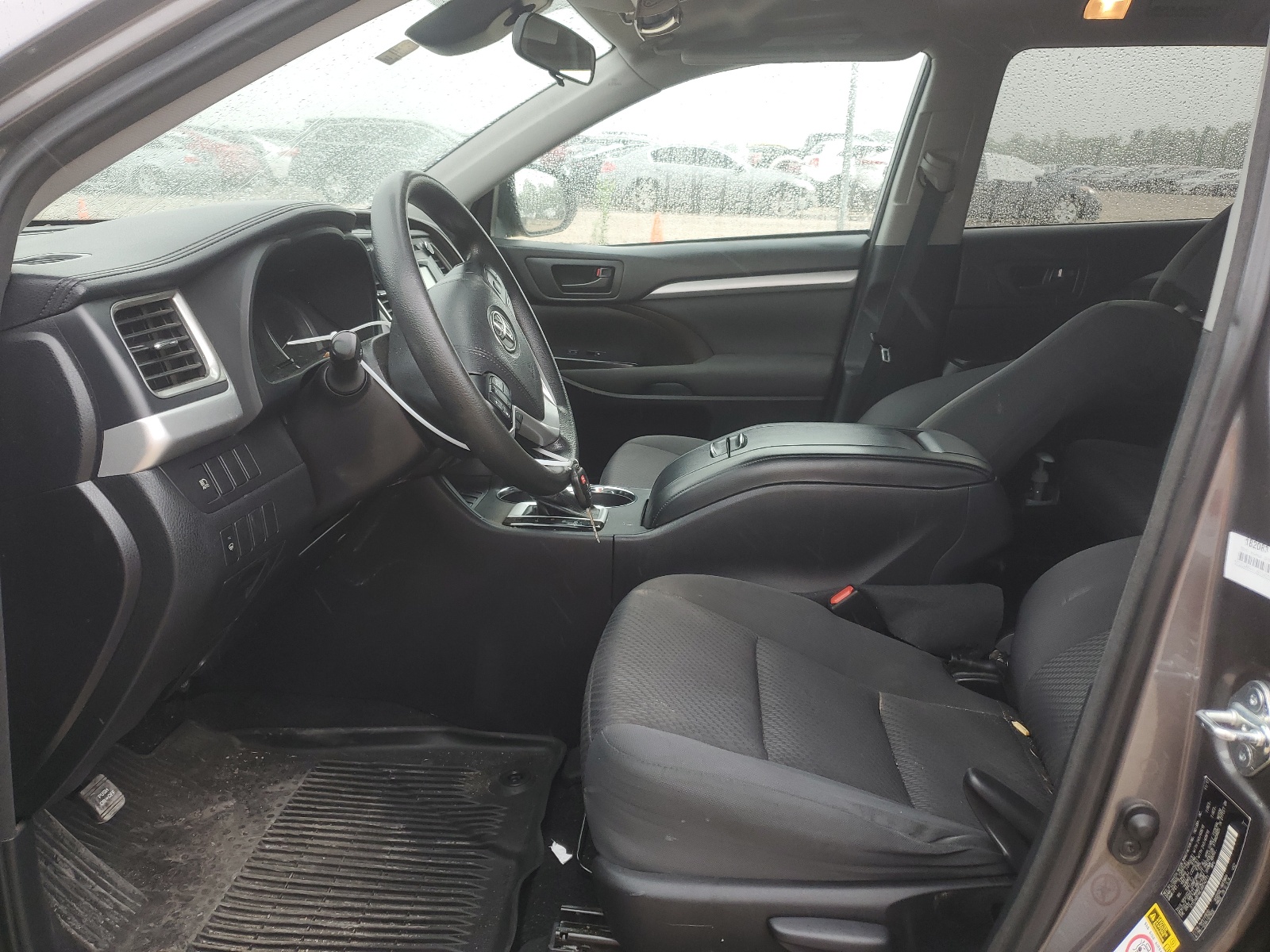 5TDZARFHXJS034211 2018 Toyota Highlander Le