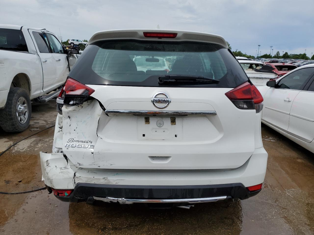 5N1AT2MT9JC850992 2018 Nissan Rogue S