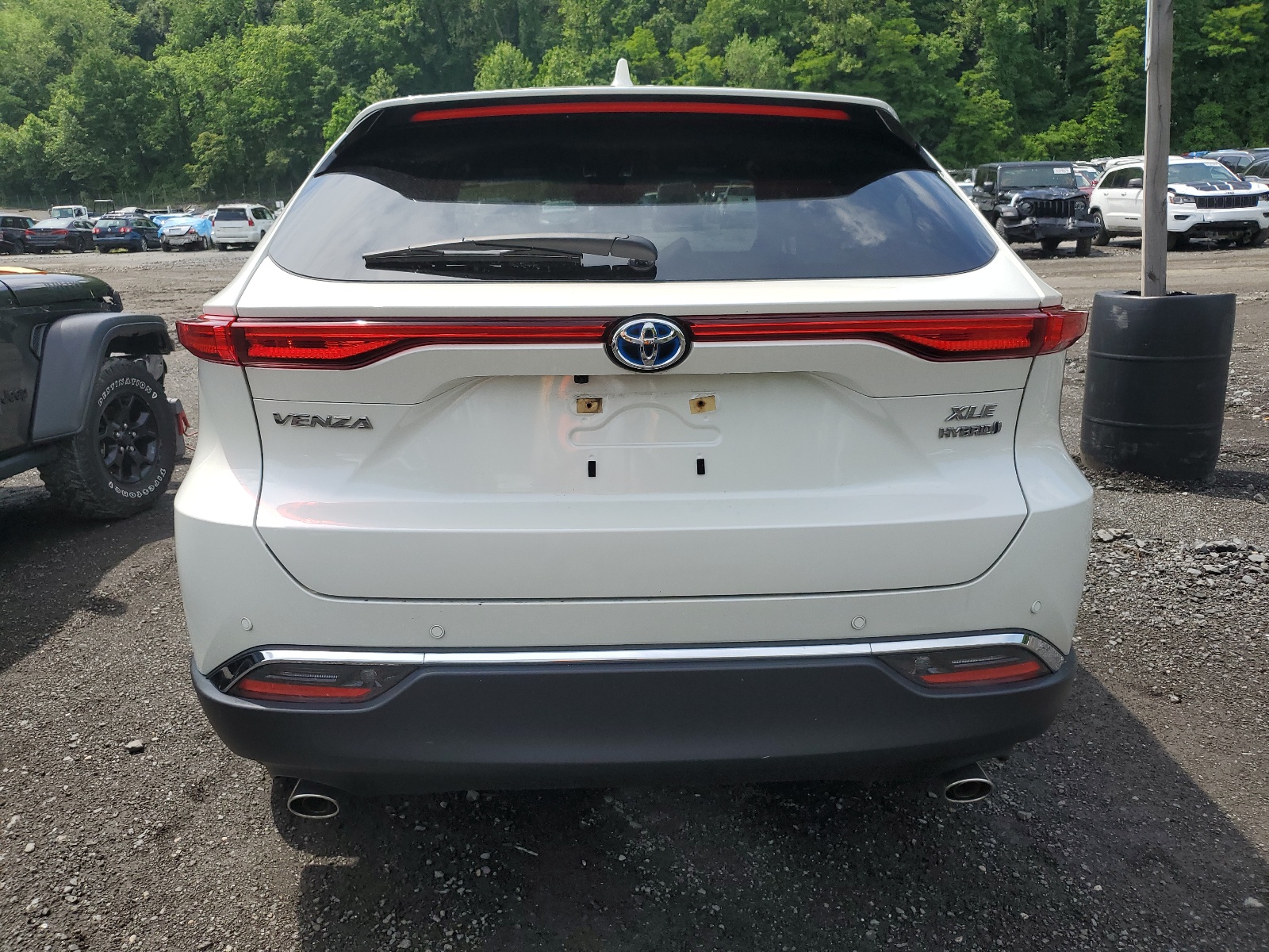 JTEAAAAH9MJ026572 2021 Toyota Venza Le