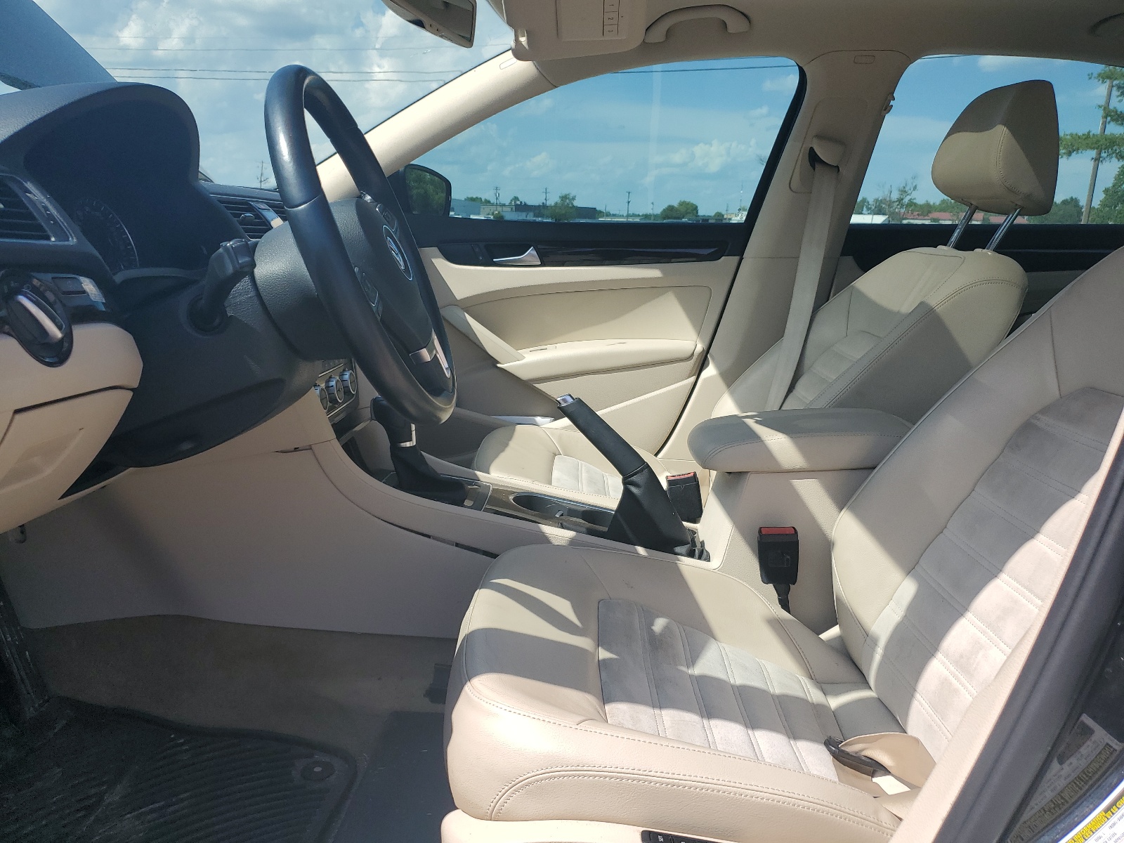 1VWCV7A36FC071966 2015 Volkswagen Passat Sel