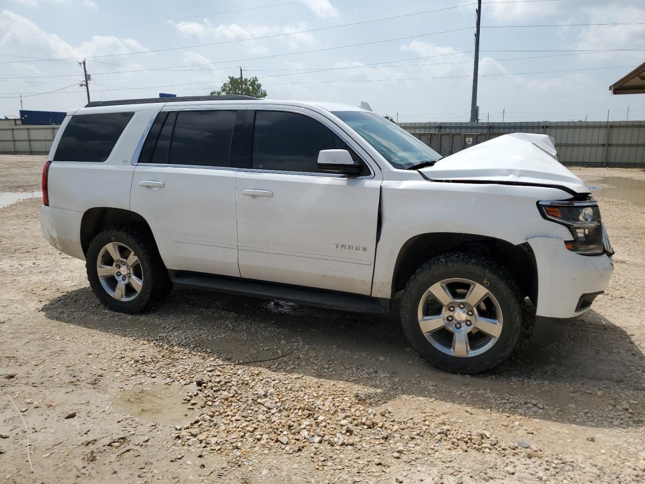 VIN 1GNSCBKC7KR340853 2019 CHEVROLET TAHOE no.4