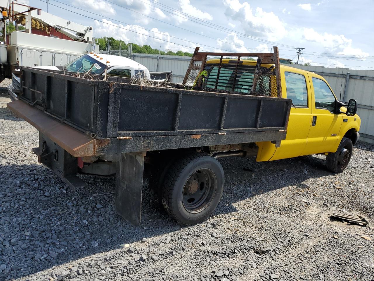 2003 Ford F550 - Image 3