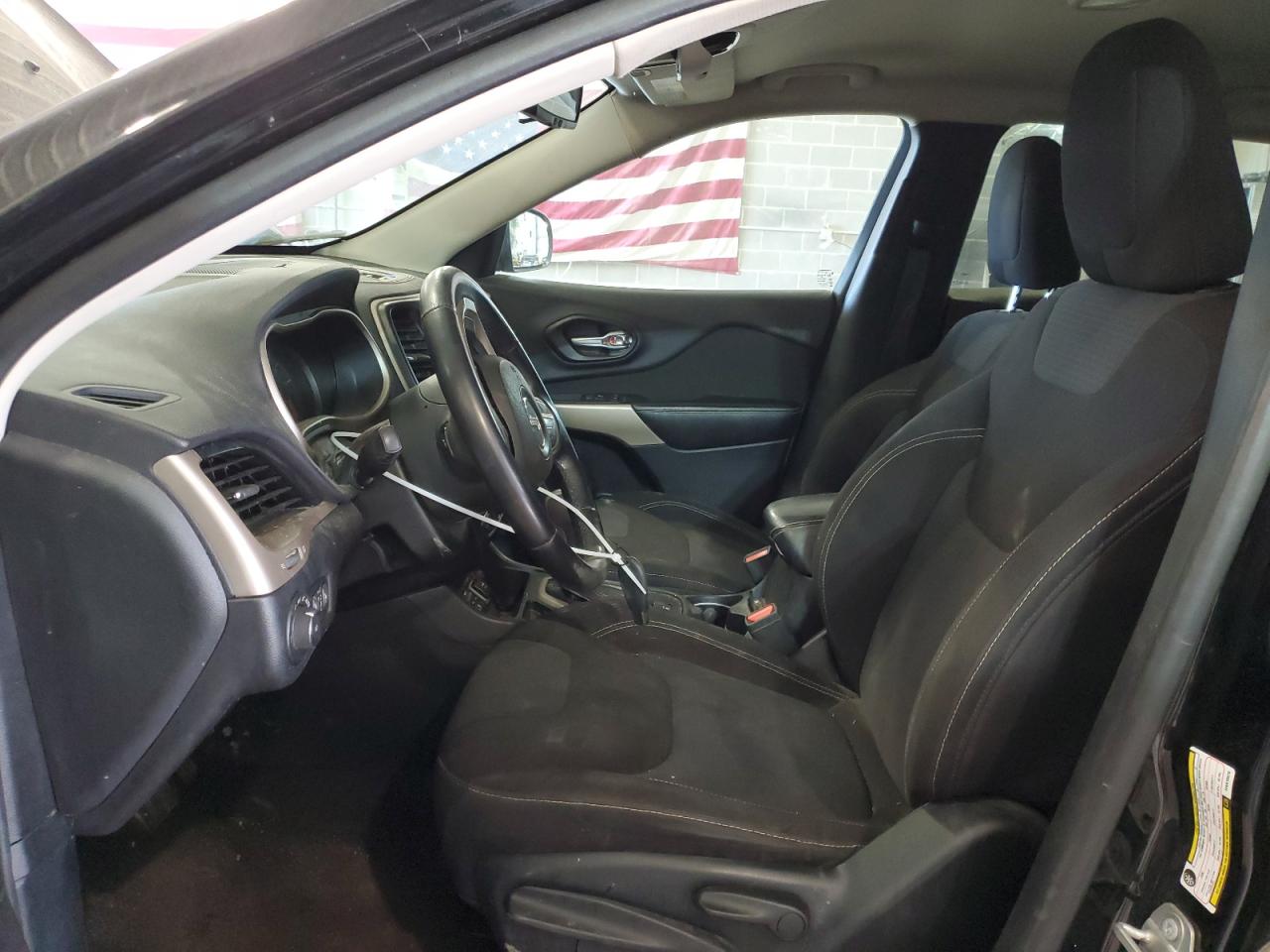 2017 Jeep Cherokee Latitude VIN: 1C4PJLCB4HW616870 Lot: 52565724