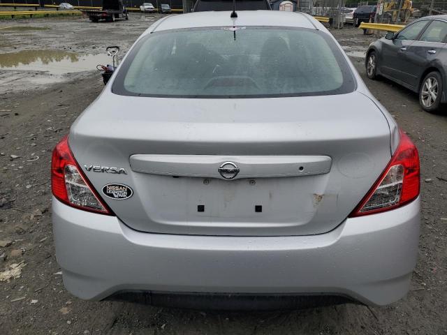  NISSAN VERSA 2019 Серебристый