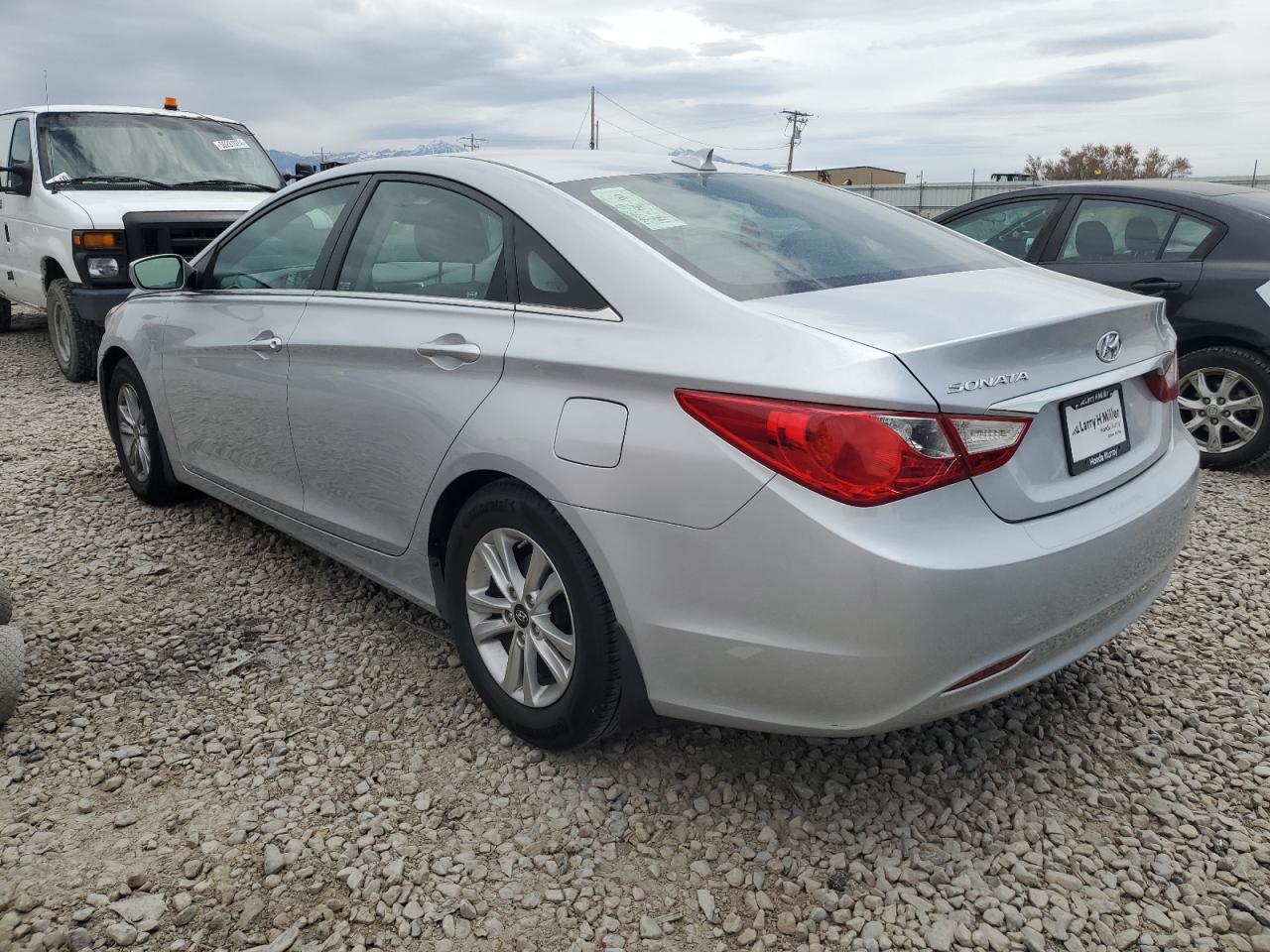 2013 Hyundai Sonata - Image 2