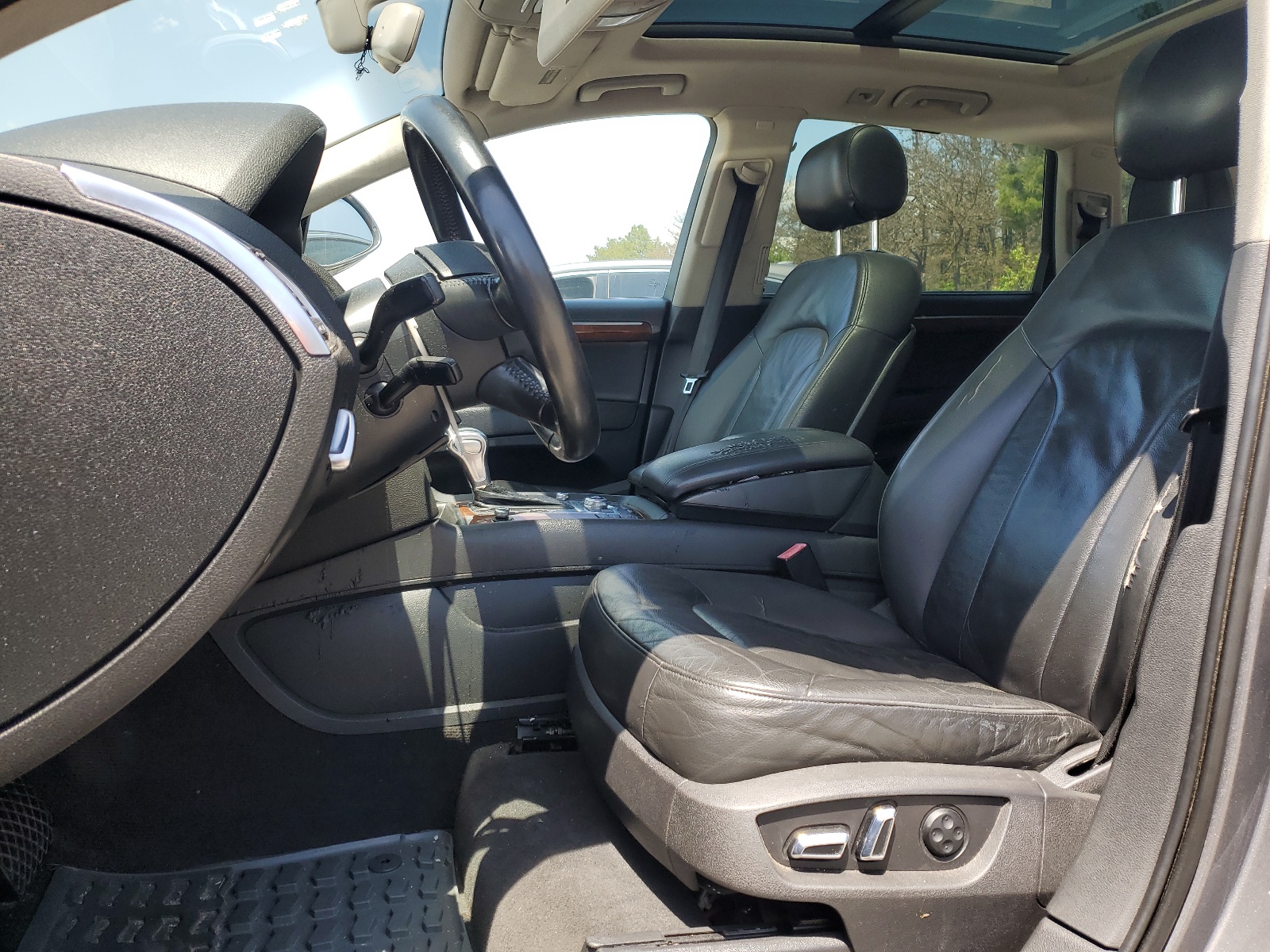 WA1LGAFE7CD000537 2012 Audi Q7 Premium Plus